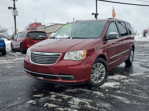 Used 2016 Chrysler Town & Country Touring-L image 24