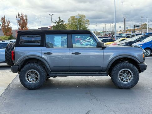 Used 2022 Ford Bronco 4-Door image 2