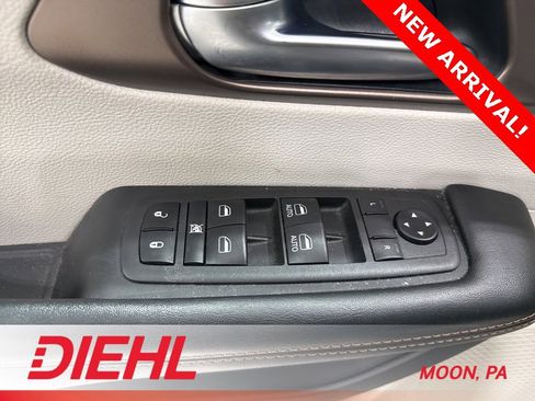 Used 2019 Chrysler Pacifica Touring-L w/ Advanced Safetytec Group image 24
