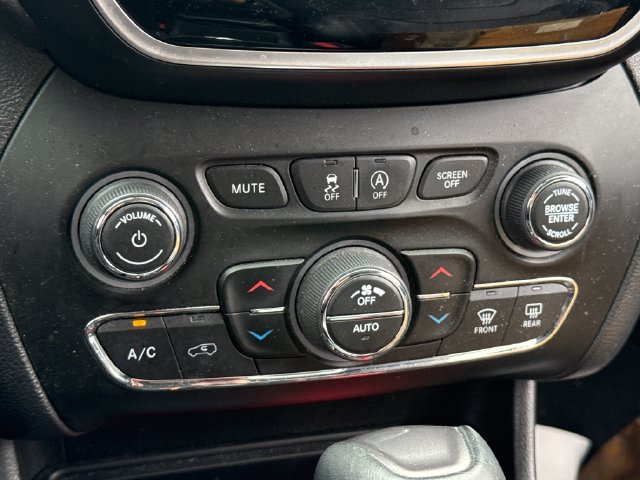 Used 2020 Jeep Cherokee Limited AWD/4WD image 33