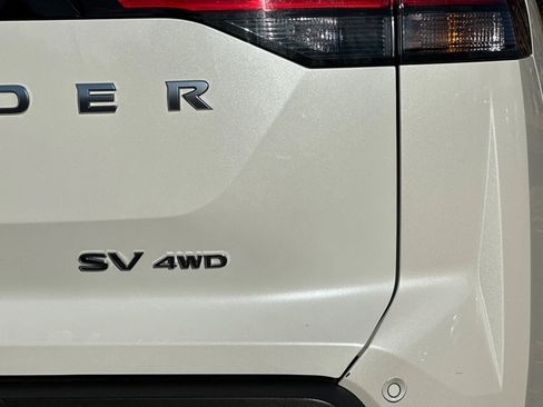 Used 2024 Nissan Pathfinder SV image 34