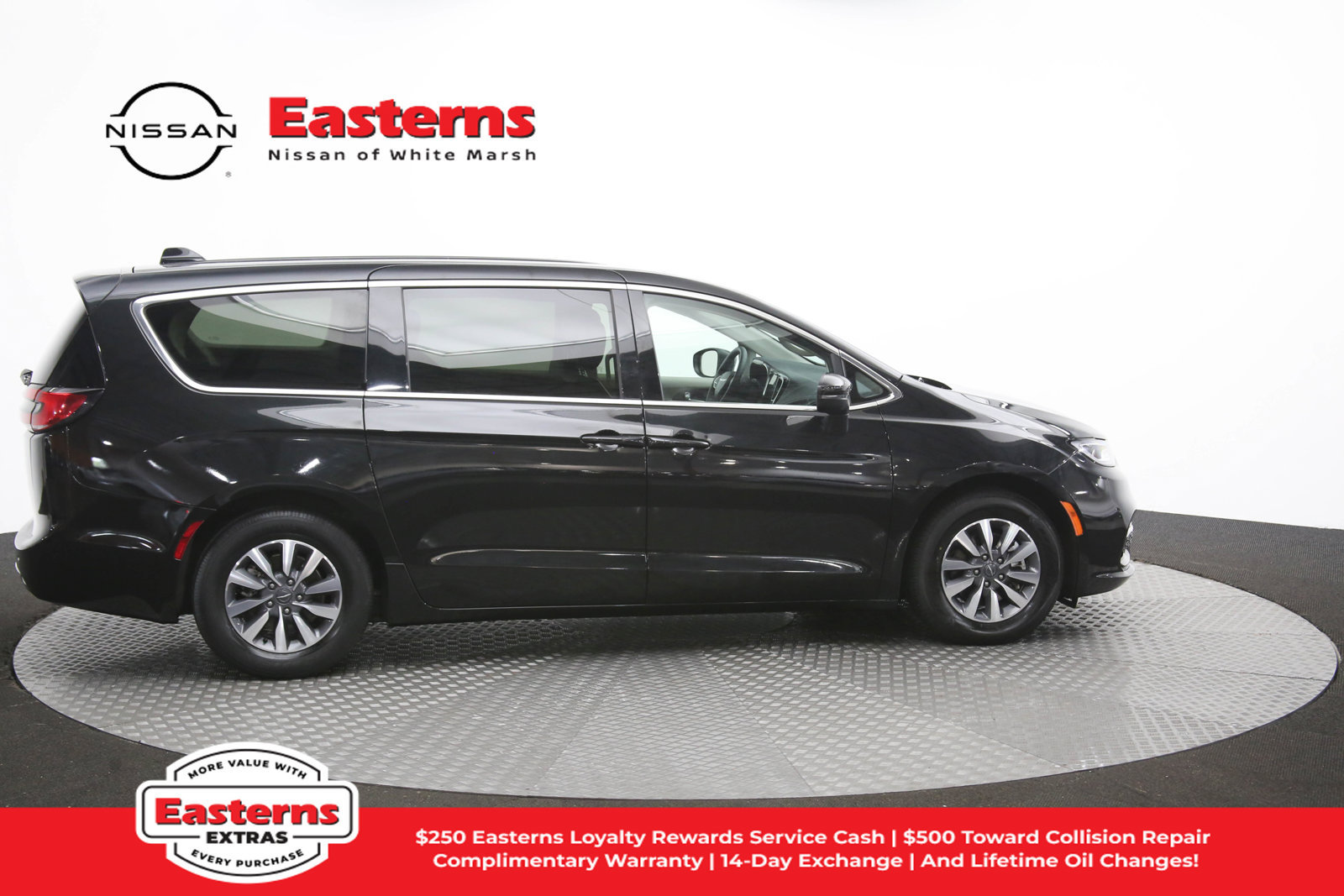 Used 2023 Chrysler Pacifica Touring-L FWD image 46
