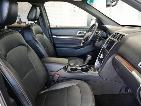 Used 2019 Ford Explorer Limited w/ Class III Trailer Tow Package image 24