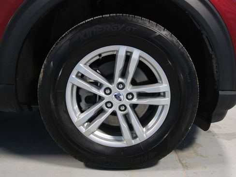 Used 2023 Ford Explorer XLT w/ Equipment Group 202A image 34