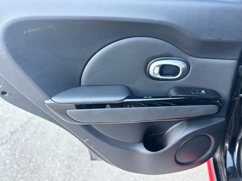 Used 2015 Kia Soul + image 18