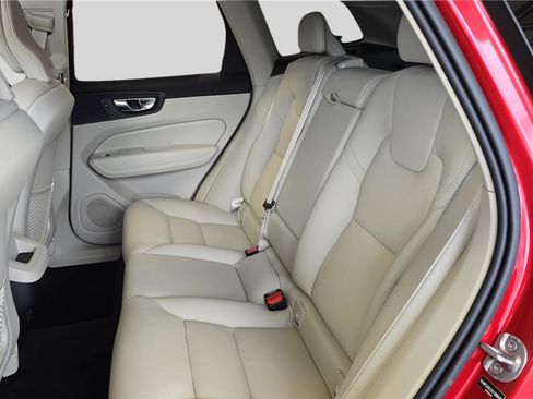 Used 2025 Volvo XC60 B5 Plus w/ Climate Package image 18
