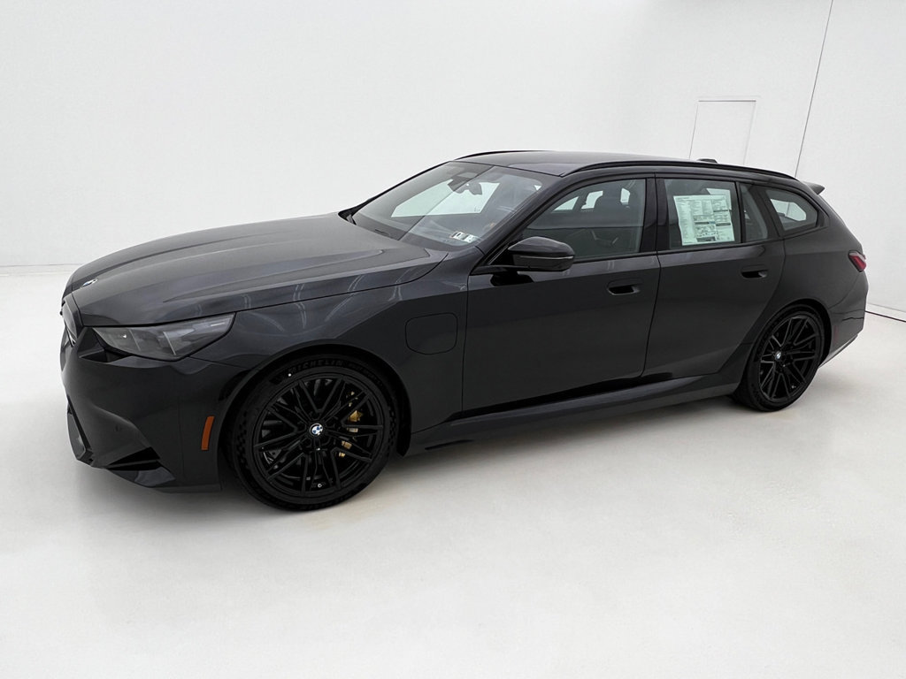 New 2027 BMW M5 Touring AWD/4WD image 2