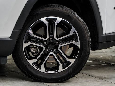 Used 2024 Jeep Compass Limited image 3