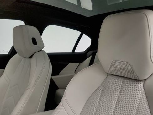 Used 2025 BMW i5 eDrive40i RWD image 50