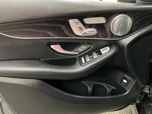 Used 2018 Mercedes-Benz GLC 300 4MATIC image 25