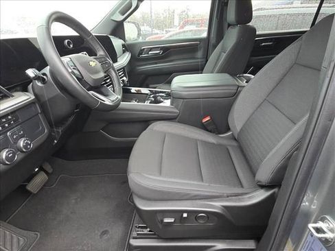 Certified 2025 Chevrolet Suburban LS image 30