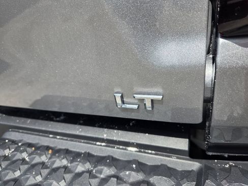 Used 2024 Chevrolet Colorado LT w/ LT Convenience Package III RWD image 12
