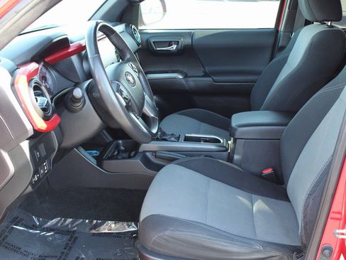 Used 2021 Toyota Tacoma TRD Off-Road AWD/4WD image 10