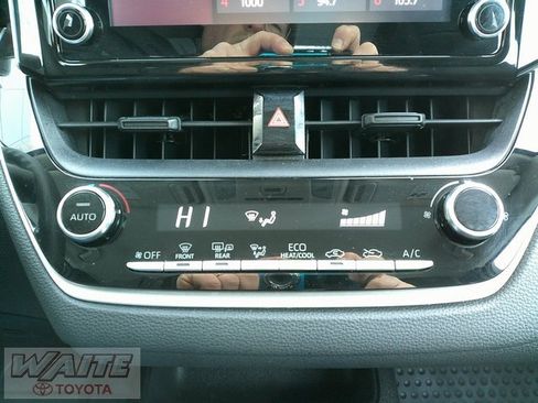 Used 2020 Toyota Corolla LE image 16