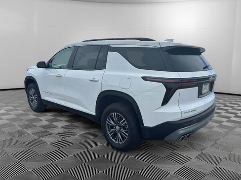 Used 2024 Chevrolet Traverse LT image 5