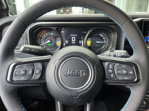 Used 2024 Jeep Wrangler Unlimited Rubicon 4xe AWD/4WD image 32