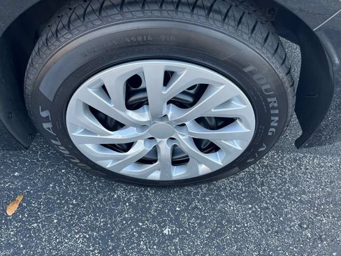 Used 2020 Toyota Corolla LE FWD image 24