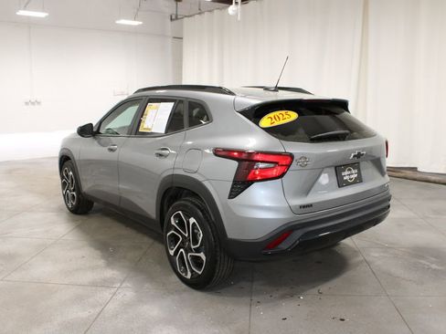 Used 2025 Chevrolet Trax RS w/ Sunroof Package image 7