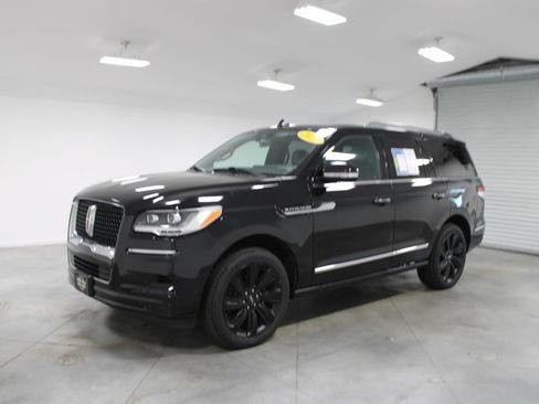 Used 2022 Lincoln Navigator Reserve AWD/4WD image 4