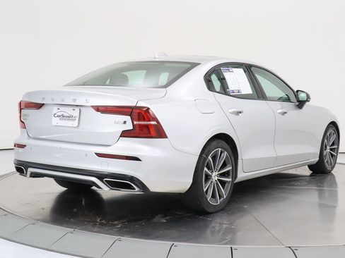 Used 2022 Volvo S60 B5 Momentum w/ Premium Package AWD/4WD image 5