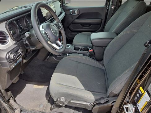 Used 2024 Jeep Wrangler Unlimited Sahara AWD/4WD image 30