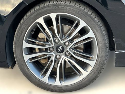 Used 2016 Hyundai Veloster Turbo image 11