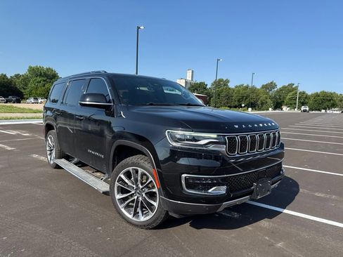 Used 2022 Jeep Wagoneer Series III w/ Premium Group I AWD/4WD image 33