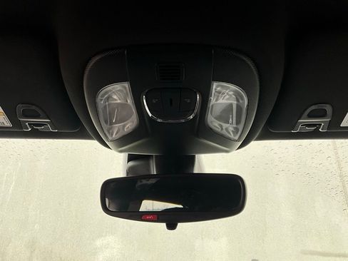 Used 2025 Jeep Compass Latitude image 15