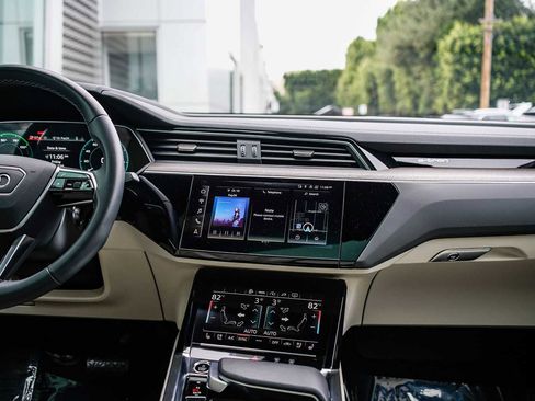 Used 2024 Audi Q8 e-tron Premium Plus w/ Premium Plus Package image 12