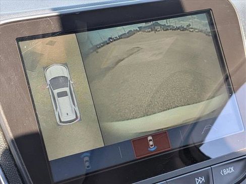 Used 2018 Chevrolet Equinox Premier FWD image 12
