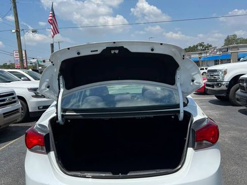 Used 2015 Hyundai Elantra SE w/ Option Group 03 FWD image 20