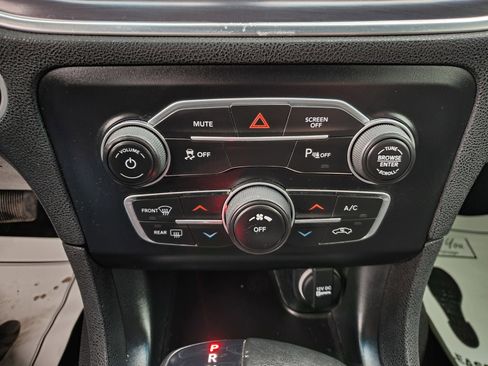 Used 2017 Dodge Charger SE w/ Popular Equipment Group image 22