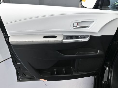 Used 2025 Toyota Sienna XLE w/ XLE Plus Package FWD image 13