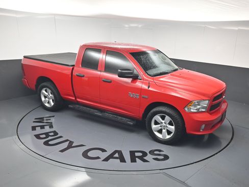 Used 2015 RAM 1500 Express RWD image 31