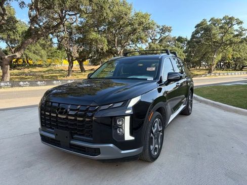 Used 2024 Hyundai Palisade Limited FWD image 2