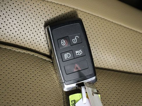 Used 2023 Jaguar XF SE RWD image 33