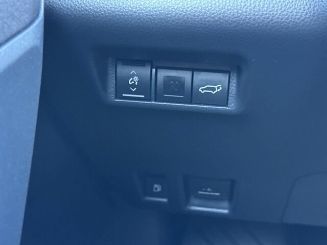 Used 2026 Toyota RAV4 XLE Premium FWD image 30