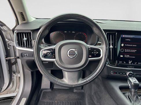Used 2018 Volvo S90 T5 Momentum w/ Convenience Package FWD image 12