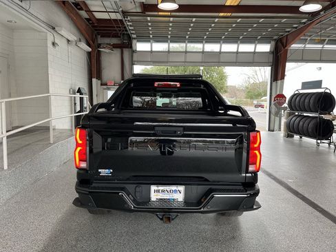 Used 2025 Chevrolet Colorado Z71 w/ Midnight Edition image 7