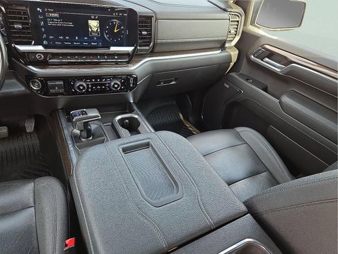 Used 2022 Chevrolet Silverado 1500 LT Trail Boss w/ Convenience Package II image 12