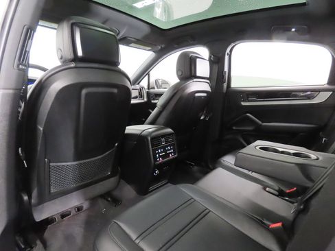 Certified 2025 Porsche Cayenne E-Hybrid Coupe AWD/4WD image 46