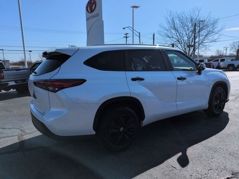 Used 2023 Toyota Highlander XLE image 5