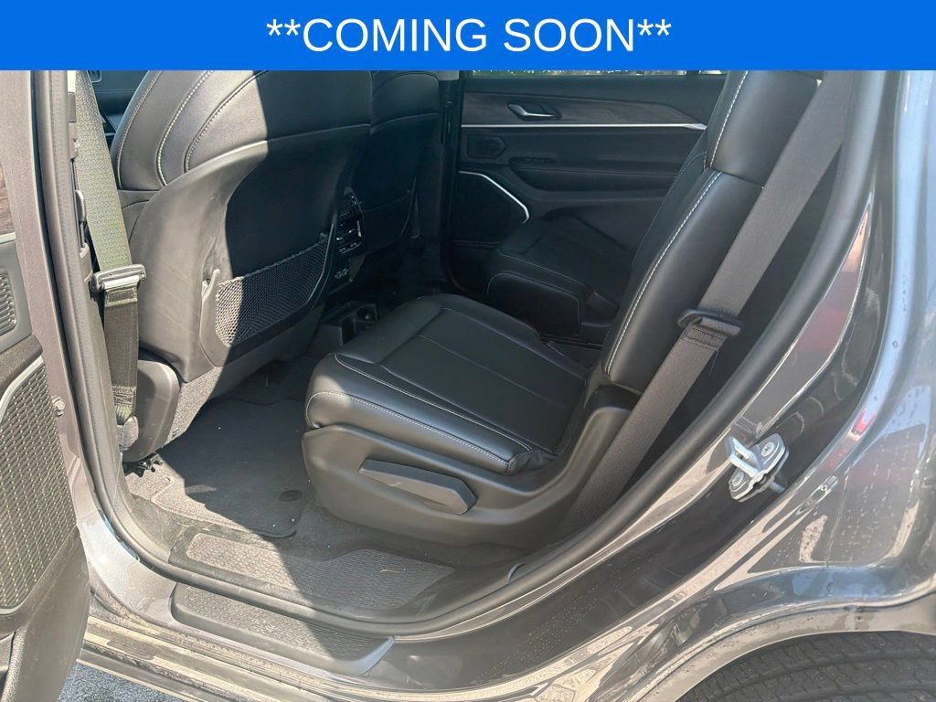 Used 2022 Jeep Grand Cherokee L Limited w/ Trailer Tow Group (B) AWD/4WD image 12
