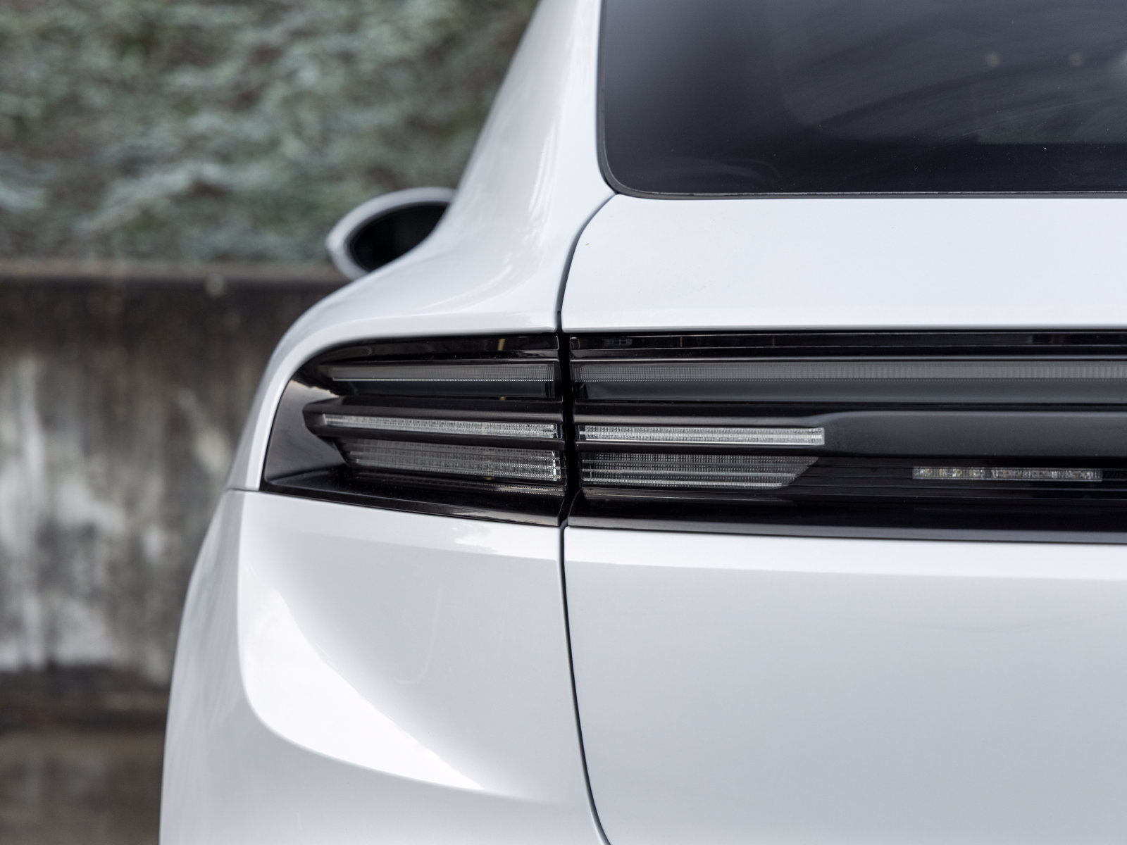 Certified 2025 Porsche Macan 4S Electric AWD/4WD image 19