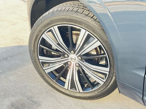 Used 2023 Volvo XC60 B5 Ultimate w/ Climate Package image 12