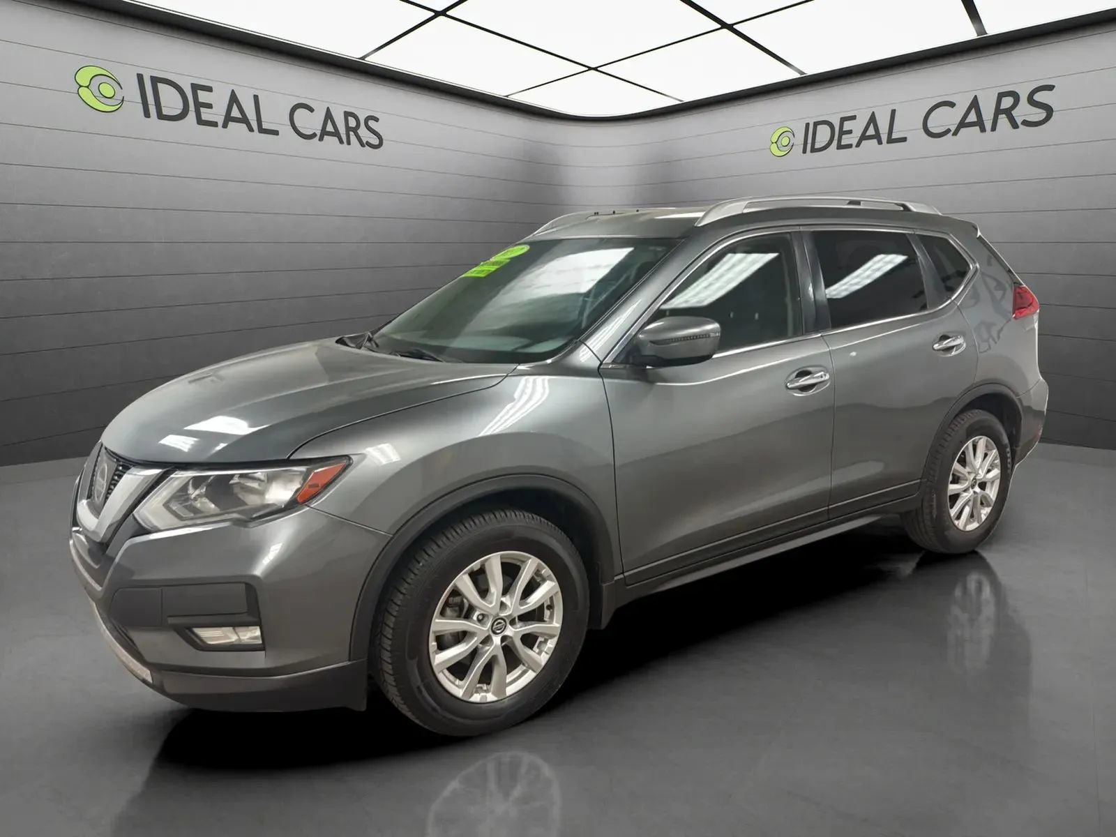 Used 2017 Nissan Rogue SV FWD image 1
