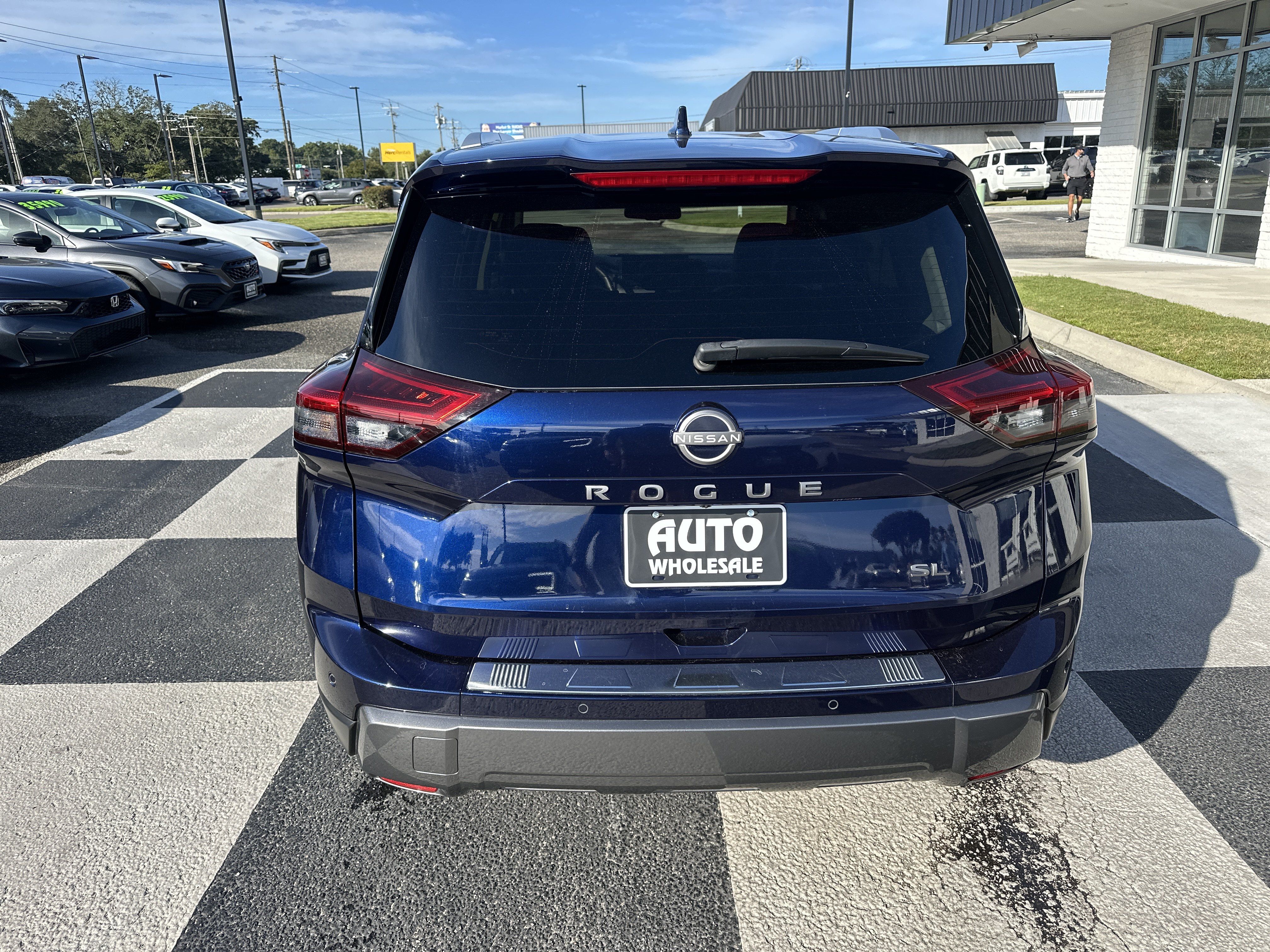Used 2025 Nissan Rogue SL w/ SL Premium Package FWD image 4