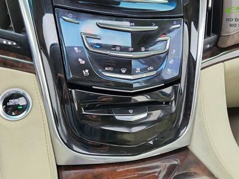 Used 2015 Cadillac Escalade Luxury RWD image 50