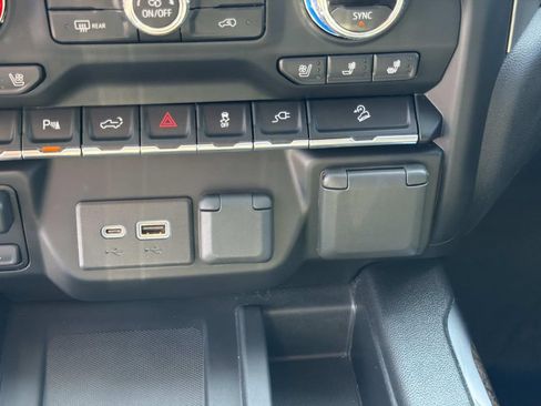 Used 2020 GMC Sierra 2500 Denali w/ Denali Ultimate Package AWD/4WD image 32