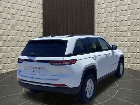 Certified 2023 Jeep Grand Cherokee Laredo AWD/4WD image 4